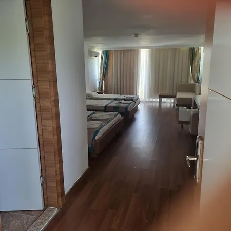 Otel Luca 4*